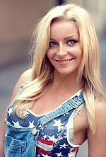 Ukrainian mail order bride Viktoriya from Lviv with brunette hair and green eye color - image 2