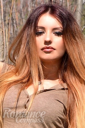 Ukrainian mail order bride Daria from Zaporozhye with brunette hair and brown eye color - image 1