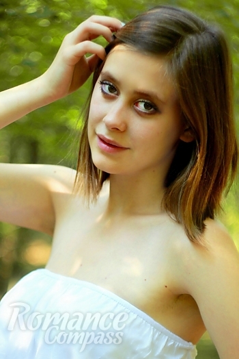 Ukrainian mail order bride Catherine from Manganese with light brown hair and green eye color - image 1