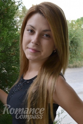 Ukrainian mail order bride Anna from Donetsk with brunette hair and brown eye color - image 1