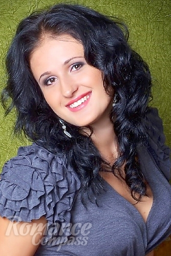 Ukrainian mail order bride Anna from Kharkiv with brunette hair and brown eye color - image 1