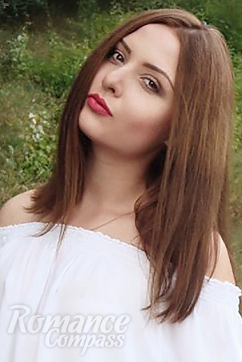 Ukrainian mail order bride Veronika from Kharkiv with brunette hair and green eye color - image 1