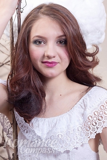 Ukrainian mail order bride Anzhelica from Nikolaev with brunette hair and green eye color - image 1