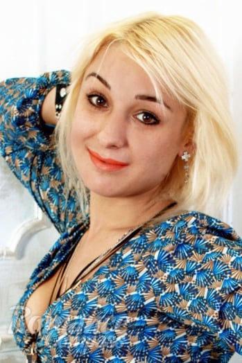 Ukrainian girl Jeanne,37 years old with black eyes and blonde hair.