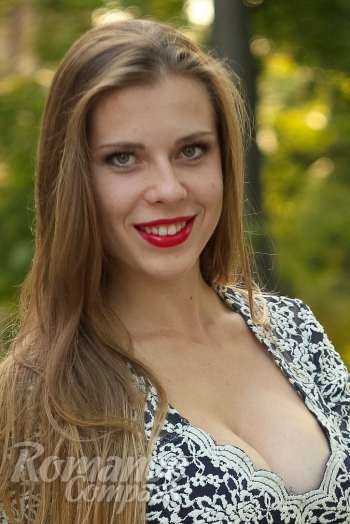 Ukrainian mail order bride Victoria from Kropyvnytskyi with light brown hair and green eye color - image 1