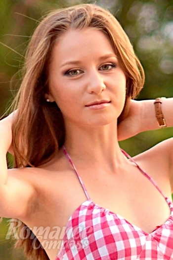 Ukrainian mail order bride Olga from Nikolaev with brunette hair and brown eye color - image 1