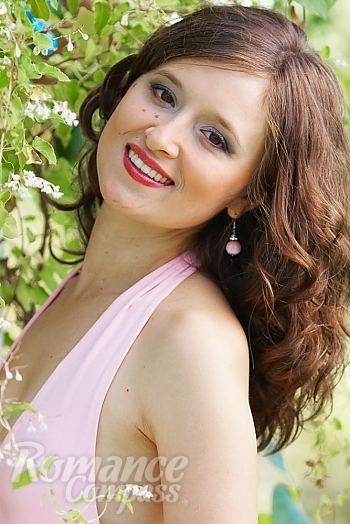 Ukrainian mail order bride Irina from Kherson with brunette hair and brown eye color - image 1