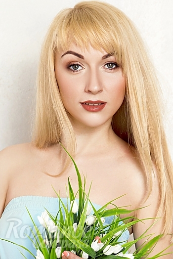 Ukrainian mail order bride Natalia from Kharkiv with blonde hair and green eye color - image 1