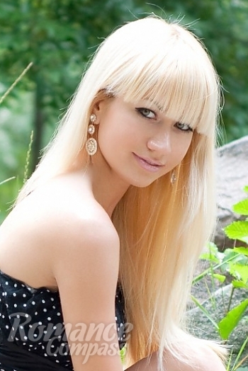 Ukrainian mail order bride Karina from Nikolaev with blonde hair and green eye color - image 1