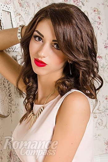 Ukrainian mail order bride Nataly from Kharkiv with brunette hair and hazel eye color - image 1