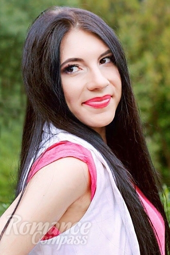 Ukrainian mail order bride Maryna from Gluhov with brunette hair and brown eye color - image 1