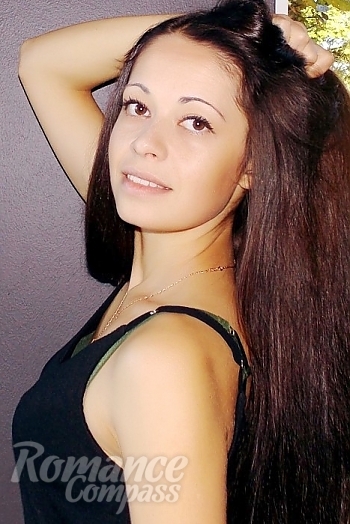 Ukrainian mail order bride Tatiana from Kazan with brunette hair and brown eye color - image 1