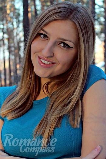 Ukrainian mail order bride Juliya from Kiev with light brown hair and green eye color - image 1