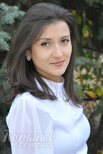 Ukrainian mail order bride Oksana from Nikolaev with brunette hair and green eye color - image 1