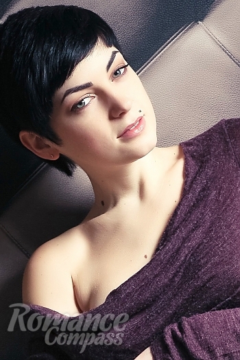 Ukrainian mail order bride Alla from Nikolaev with black hair and green eye color - image 1