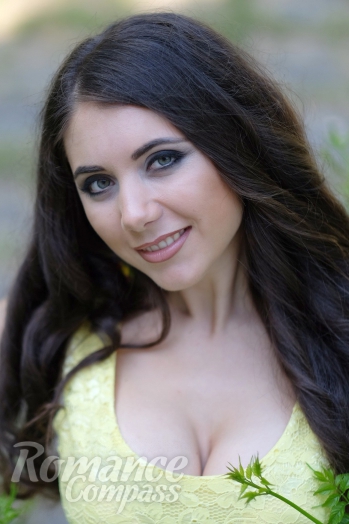 Ukrainian mail order bride Nataliya from Odessa with brunette hair and green eye color - image 1