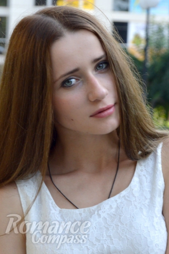 Ukrainian mail order bride Alina from Kherson with brunette hair and green eye color - image 1