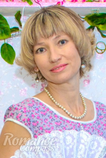 Ukrainian mail order bride Tatjana from Nikolaev with light brown hair and blue eye color - image 1