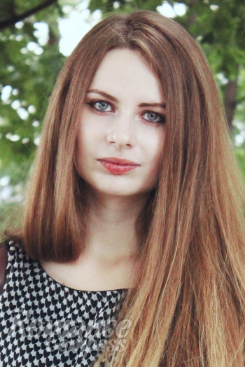 Ukrainian mail order bride Eleonora from Kiev with light brown hair and green eye color - image 1