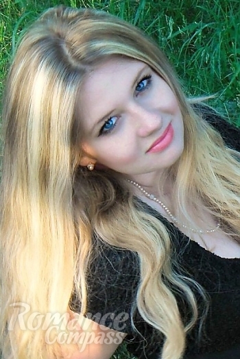 Ukrainian mail order bride Julia from Kramatorsk with blonde hair and blue eye color - image 1