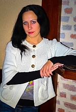 Ukrainian mail order bride Vitaliya from Lugansk with brunette hair and green eye color - image 2