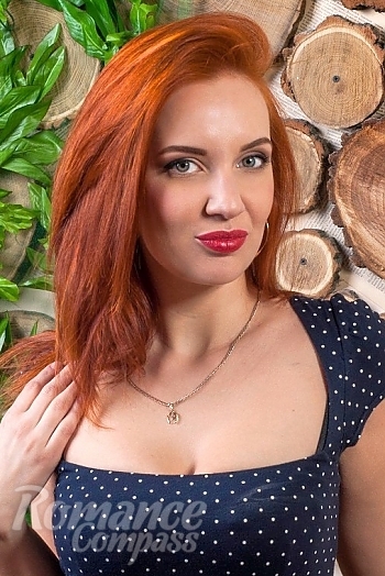 Ukrainian mail order bride Yana from Alchevsk with red hair and green eye color - image 1