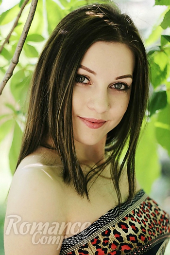 Ukrainian mail order bride Natasha from Luhansk with brunette hair and green eye color - image 1