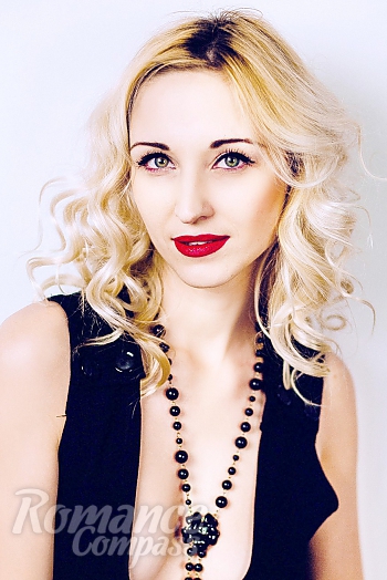 Ukrainian mail order bride Oksana from Poltava with blonde hair and green eye color - image 1