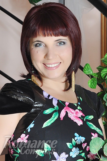 Ukrainian mail order bride Nataliya from Kropyvnytskyi with brunette hair and blue eye color - image 1