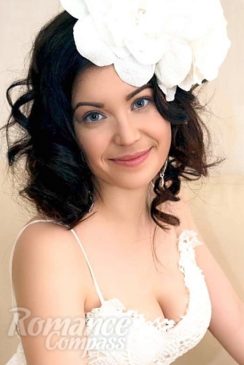 Ukrainian mail order bride Elena from Nikolev with black hair and brown eye color - image 1