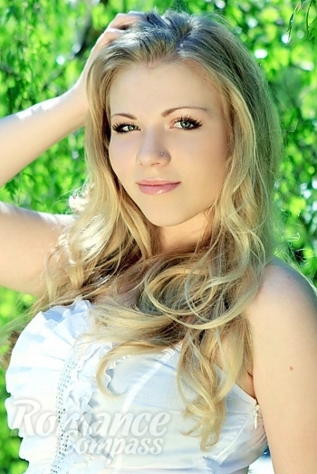Ukrainian mail order bride Karina from Kharkov with blonde hair and green eye color - image 1