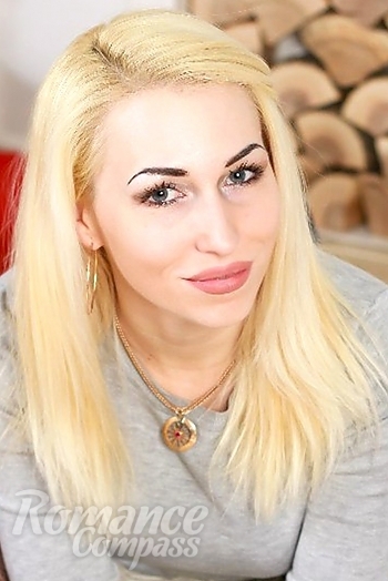 Ukrainian mail order bride Elenf from Kiev with blonde hair and blue eye color - image 1