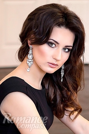 Ukrainian mail order bride Karina from Luhansk with brunette hair and brown eye color - image 1