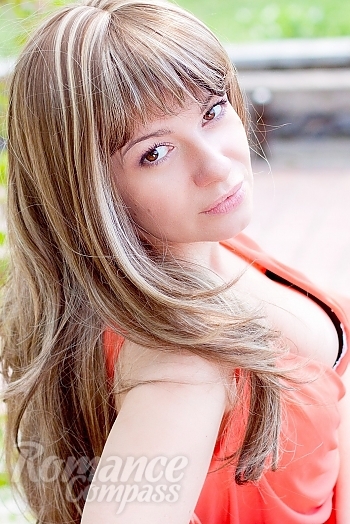 Ukrainian mail order bride Irina from Kiev with brunette hair and brown eye color - image 1