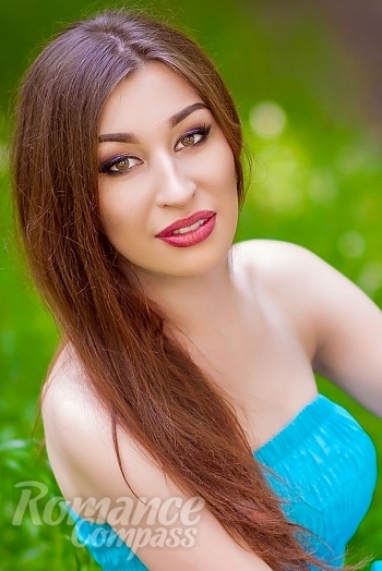 Ukrainian mail order bride Irina from Nikopol with brunette hair and brown eye color - image 1