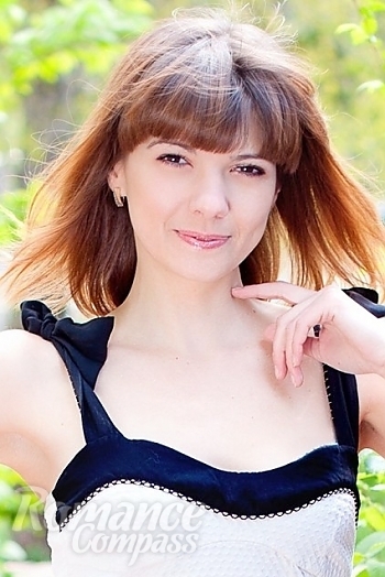 Ukrainian mail order bride Nataliya from Kiev with brunette hair and hazel eye color - image 1