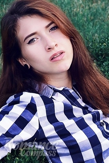 Ukrainian mail order bride Maria from Cherkassy with brunette hair and green eye color - image 1