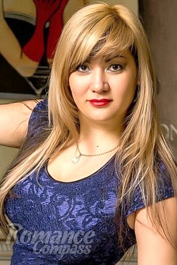 Ukrainian mail order bride Iryna from Kherson with blonde hair and brown eye color - image 1