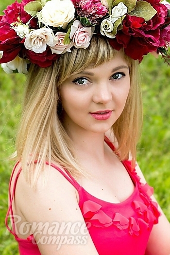 Ukrainian mail order bride Anastasia from Donetsk with blonde hair and grey eye color - image 1