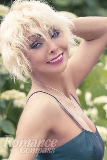 Ukrainian mail order bride Yulia from Boyarka with blonde hair and brown eye color - image 1