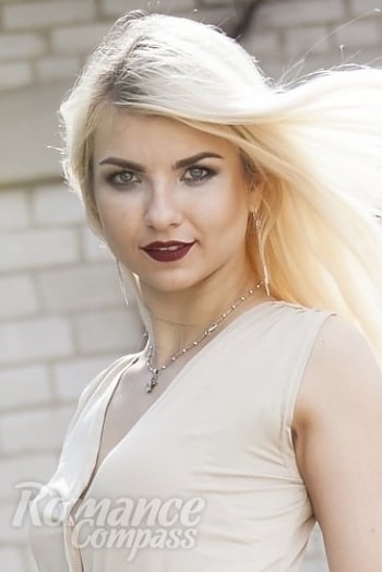 Ukrainian mail order bride Inna from Krolevets with blonde hair and green eye color - image 1