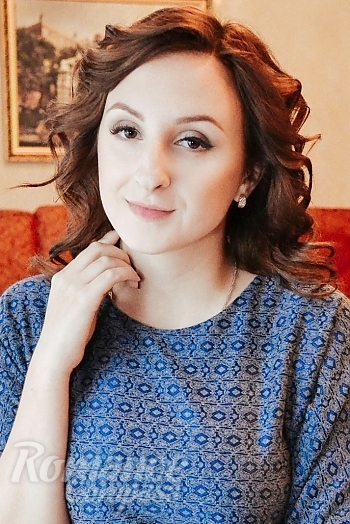 Ukrainian mail order bride Oksana from Sverdlovsk with light brown hair and green eye color - image 1