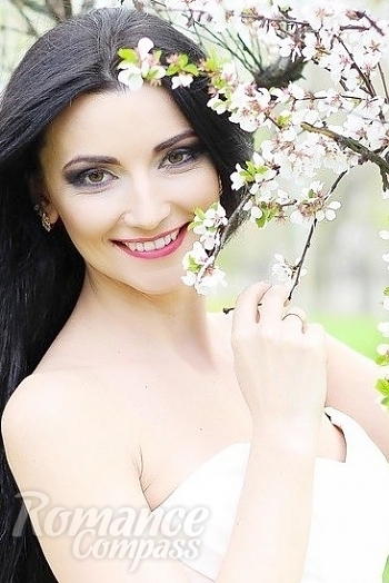 Ukrainian mail order bride Alena from Kremenchug with brunette hair and brown eye color - image 1