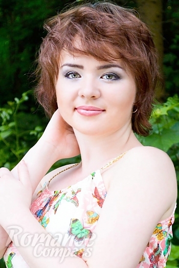 Ukrainian mail order bride Alla from Poltavaa with light brown hair and green eye color - image 1