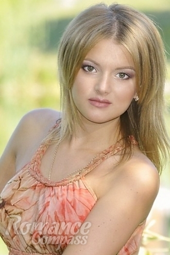 Ukrainian mail order bride Anna from Poltavaa with blonde hair and green eye color - image 1