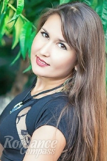 Ukrainian mail order bride Tatiana from Kiev with brunette hair and brown eye color - image 1
