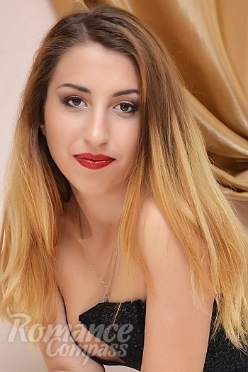 Ukrainian mail order bride Maria from Lygansk with auburn hair and brown eye color - image 1