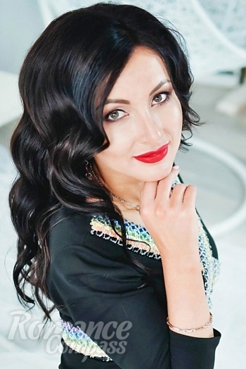 Ukrainian mail order bride Olga from Lutsk with black hair and brown eye color - image 1