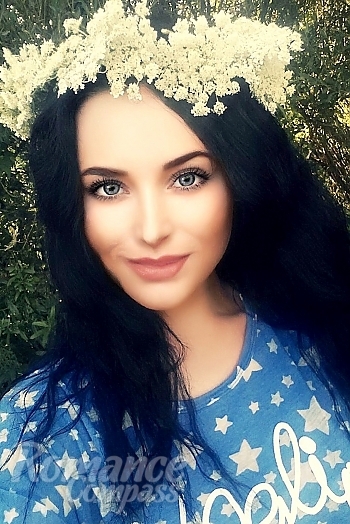 Ukrainian mail order bride Anna from Starobelsk with black hair and blue eye color - image 1