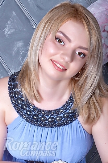 Ukrainian mail order bride Anna from Nikolaev with blonde hair and green eye color - image 1